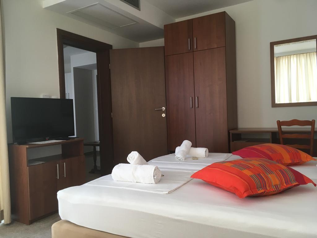 Apartments Dalmatinka เนอุม ภายนอก รูปภาพ